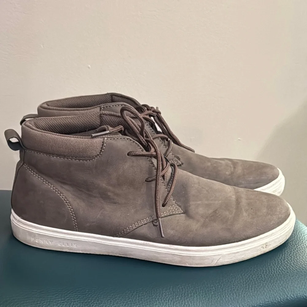 Perry Ellis Brown Chukka Boots with Suede Finish Men's Size 11 career wear